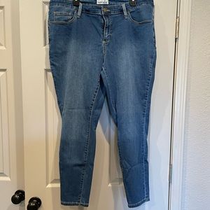 Mid-Rise Skinny Jeans Medium Wash